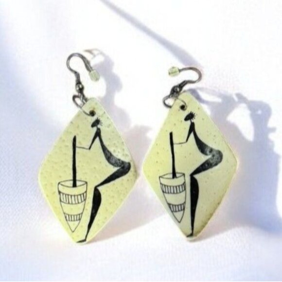 Handcrafted Shell Bone Diamond-Shaped Earrings Unique Artistic Design - Picture 3 of 9